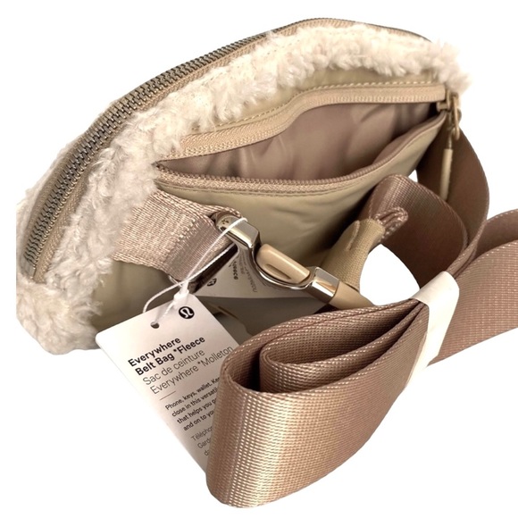 Lululemon Everywhere Fleece Belt Bag 1L - Picture 2 of 11